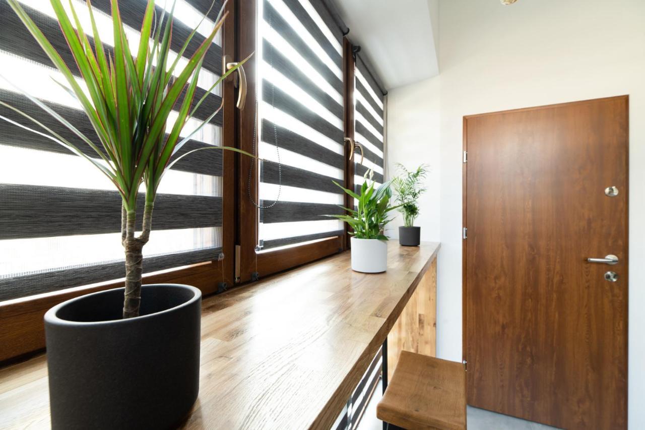 Neo Unique & Bright Apartments, Free Parking, 15min Old Town & Kazimierz - By Homelike Cracovia